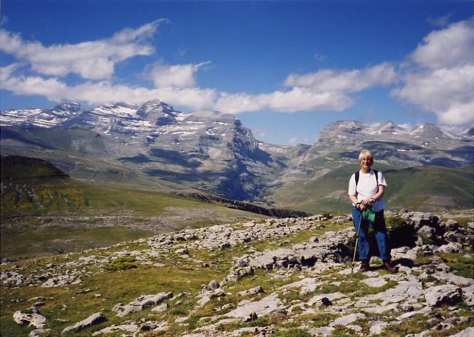 Wendy below Monte Perdido